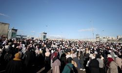 İsrail cuma namazı öncesi Batı Şeria'daki Filistinlilerin Kudüs'e girişini kısıtladı