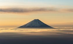 Japonya'da aktif yanardağ Fuji'nin patlaması halinde halktan yürüyerek kaçmaları istenecek