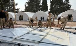 Kahramanmaraş'ta yıkılan toptancılar sitesi Mehmetçiğin kurduğu çadırlarda hizmet verecek