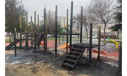 Kayseri'de çocuk oyun parkı yangında kullanılamaz hale geldi