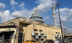 Kerkük camilerinde Türkiye'deki depremzedeler için dua edildi
