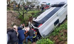 Kocaeli'de devrilen servis midibüsündeki 8 kişi yaralandı