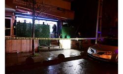 Küçükçekmece'de bir kıraathanenin sahibi silahla vurularak ağır yaralandı
