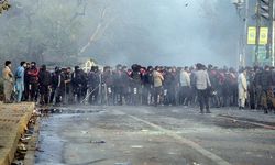 Pakistan'da İmran Han taraftarları ile polis arasındaki çatışmalar sürüyor