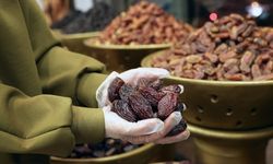 Ramazan ayının vazgeçilmezi hurma tezgahlardaki yerini aldı