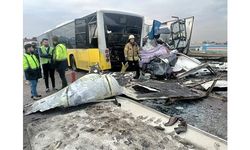 Tuzla'da tırın İETT otobüsü ve yol bakım aracına çarpması sonucu 2 kişi öldü