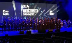 Ünlü isimler depremzede öğrenciler için "Dayanışma Sahnesi"nde buluştu