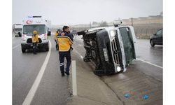 Uşak'ta servis minibüsünün devrilmesi sonucu 9 işçi yaralandı