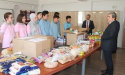 Amasya'da öğrenciler harçlıklarıyla depremzede aileler için yardım kolisi hazırladı