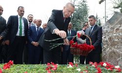 Cumhurbaşkanı Erdoğan, Alparslan Türkeş'in kabrini ziyaret etti
