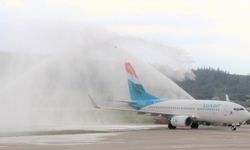 İzmir Adnan Menderes Havalimanı'nda Luxair'in ilk uçağı su takı ile karşılandı