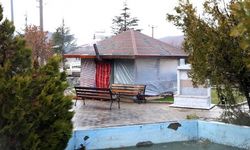Kameriyeler depremzede ailelere yaşam alanı oldu