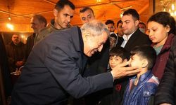 Milli Savunma Bakanı Akar, Yayladağı'nda depremzedelerle iftarda bir araya geldi