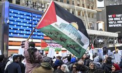 New York'taki Times Meydanı'nda İsrail'in Mescid-i Aksa ve Filistinlilere saldırıları protesto edildi