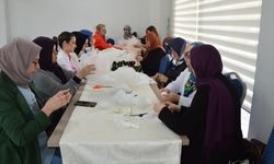Sakarya'da kursiyerler depremzede çocuklara bayram hediyesi hazırladı