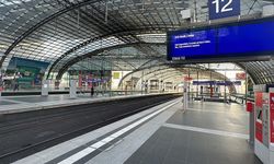 Almanya'da demir yolu çalışanlarının uyarı grevi sebebiyle tren istasyonları boş kaldı