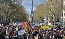 Paris'te emeklilik reformu karşıtı gösterilerin belediyeye maliyeti 1,6 milyon avro