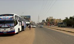 İngiliz hükümeti Sudan'dan tahliyelerin yavaş yapıldığı gerekçesiyle eleştiriliyor