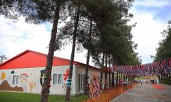 Kahramanmaraş'ta depremzede çocuklar için "Kırmızı Çatı" okulu açıldı