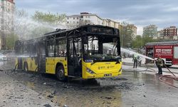 Kartal'da park halindeki İETT otobüsü yandı