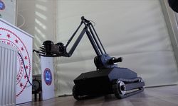 Meslek liseli öğrenciler, öğretmenleriyle bomba imha robotu geliştirdi