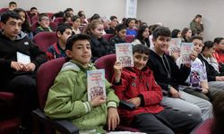Yazar Hasan Topdemir Zeytinburnu Bilgi Evleri öğrencileriyle buluştu