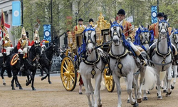 Kral 3. Charles'ın taç giyme törenini protesto edenler gözaltına alındı