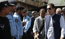 Eski Pakistan Başbakanı Han, yüksek güvenlik önlemleri altında duruşmaya çıkarıldı