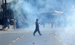 Pakistan'da İmran Han'ın tutuklanmasının ardından başlayan protestolar sürüyor