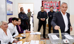 Küçükçekmece Belediye Başkanı oyunu kullandı