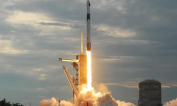 Suudi Arabistanlı astronotların da bulunduğu uzay mekiği AX-2 başarıyla fırlatıldı