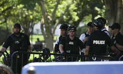 Beyaz Saray'ın yakınındaki parkta kamyonuyla bariyerlere çarpan genç gözaltına alındı