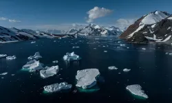 "Buzlar kıtası" Antarktika, bu yıl rekor seviyede erimeye devam ediyor
