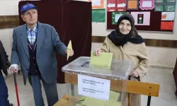 Sakarya, Kocaeli ve Zonguldak'ta "asırlık çınarlar" oy kullanmak için sandığa gitti