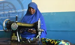 Boko Haram'dan kaçan Nijeryalı kadın terzilik yaparak hayata tutunuyor