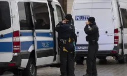 Alman polisi Sabah Avrupa gazetesinin ofisini bastı, iki gazeteciyi gözaltına aldı