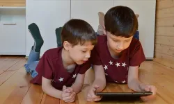 Uzun süre ekran başında kalan çocuklarda obezite riski artıyor