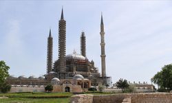 Restorasyondaki Selimiye Camisi'nin ana kubbe aleminin montajı tamamlandı
