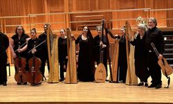 Müzisyen Zeynep Öykü, New York'taki performansında yerli arp ile sahne aldı