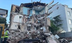 Eskişehir'de 3 katlı apartmanın büyük kısmı çöktü