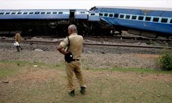 Hindistan'da tren kazasında 50 kişi öldü