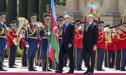 Cumhurbaşkanı Erdoğan, Azerbaycan Cumhurbaşkanı Aliyev tarafından resmi törenle karşılandı