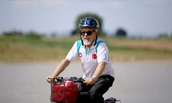 Emekli öğretmen 69 yıldır pedal çevirerek zinde kalıyor