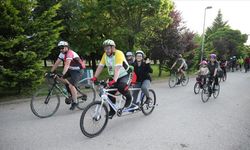 Tandem bisikletle "engelsiz yaşam"a pedal çeviriyorlar