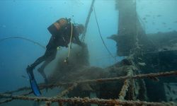 Karaburun'da 30 metre derinlikteki batıktan "hayalet ağ" topladılar