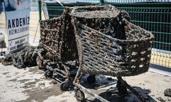 Mersin'de deniz dibinden alışveriş sepeti, halat ve çanak anten çıktı