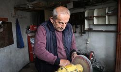 Trabzonlu bıçak ustası "Kiminin parası, kiminin duası" diyerek 30 yıldır çalışıyor