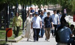 Bayram tatilini Ankara'da geçirecekler park ve bahçelerin yolunu tuttu