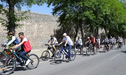 Dalgıçlar Dünya Çevre Günü kapsamında Dicle Nehri'nde temizlik yaptı