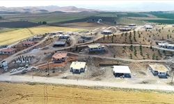 Kahramanmaraş'ın Türkoğlu ilçesinde köy tipi afet konutlarının yapımı sürüyor